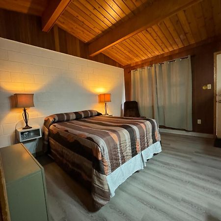 Ace Crown Motel Medicine Hat Luaran gambar