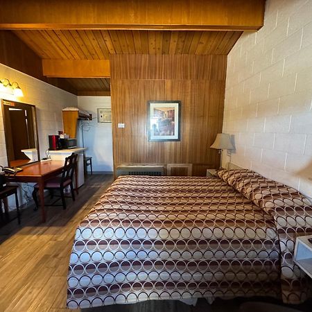 Ace Crown Motel Medicine Hat Luaran gambar