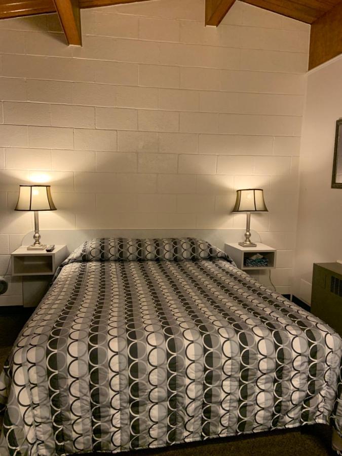 Ace Crown Motel Medicine Hat Luaran gambar