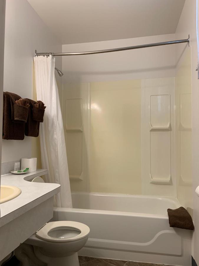 Ace Crown Motel Medicine Hat Luaran gambar