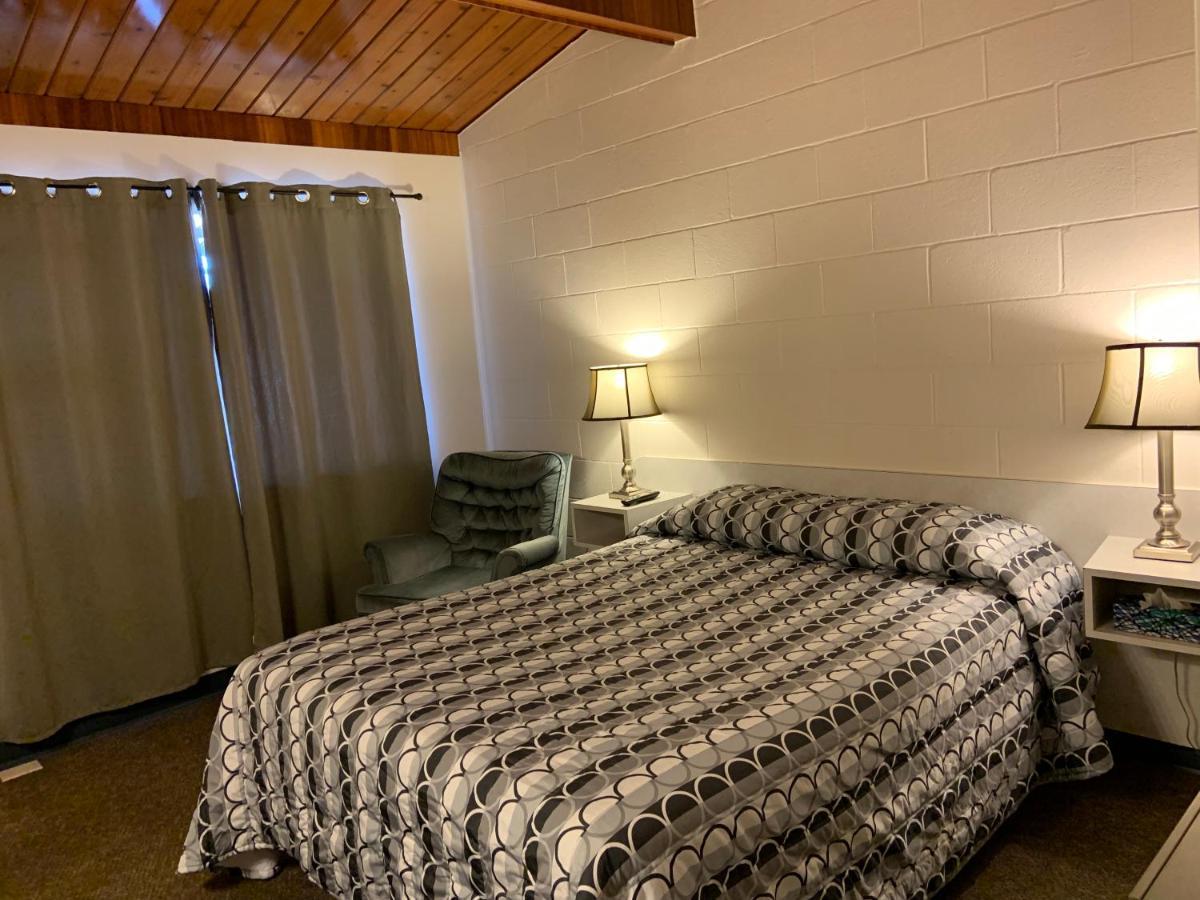 Ace Crown Motel Medicine Hat Luaran gambar