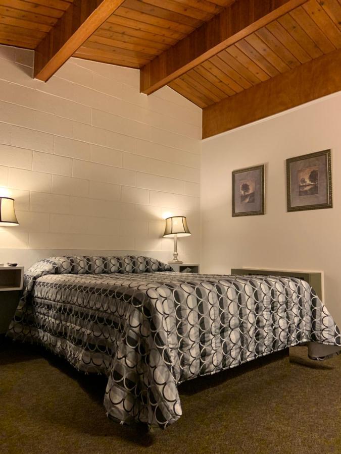 Ace Crown Motel Medicine Hat Luaran gambar