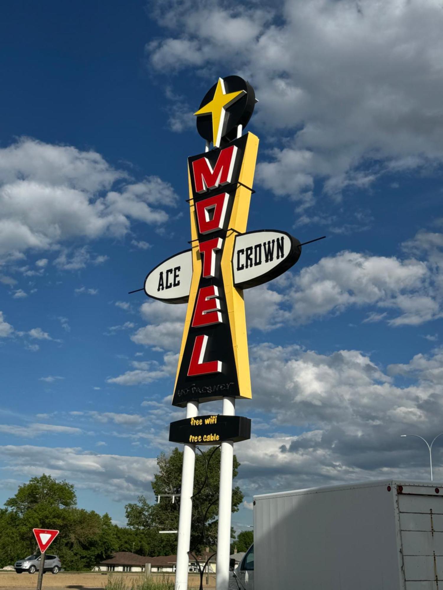 Ace Crown Motel Medicine Hat Luaran gambar