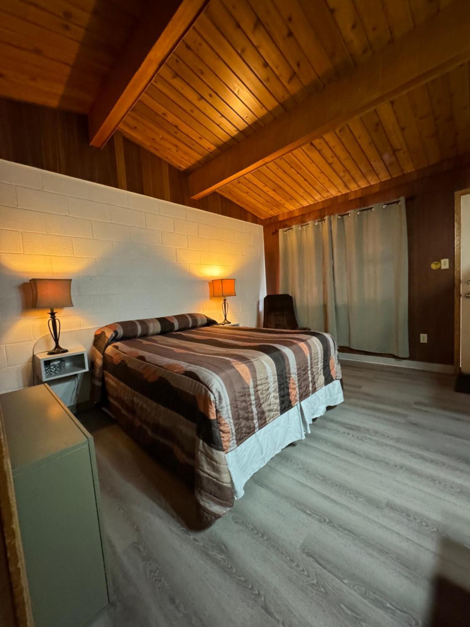 Ace Crown Motel Medicine Hat Luaran gambar