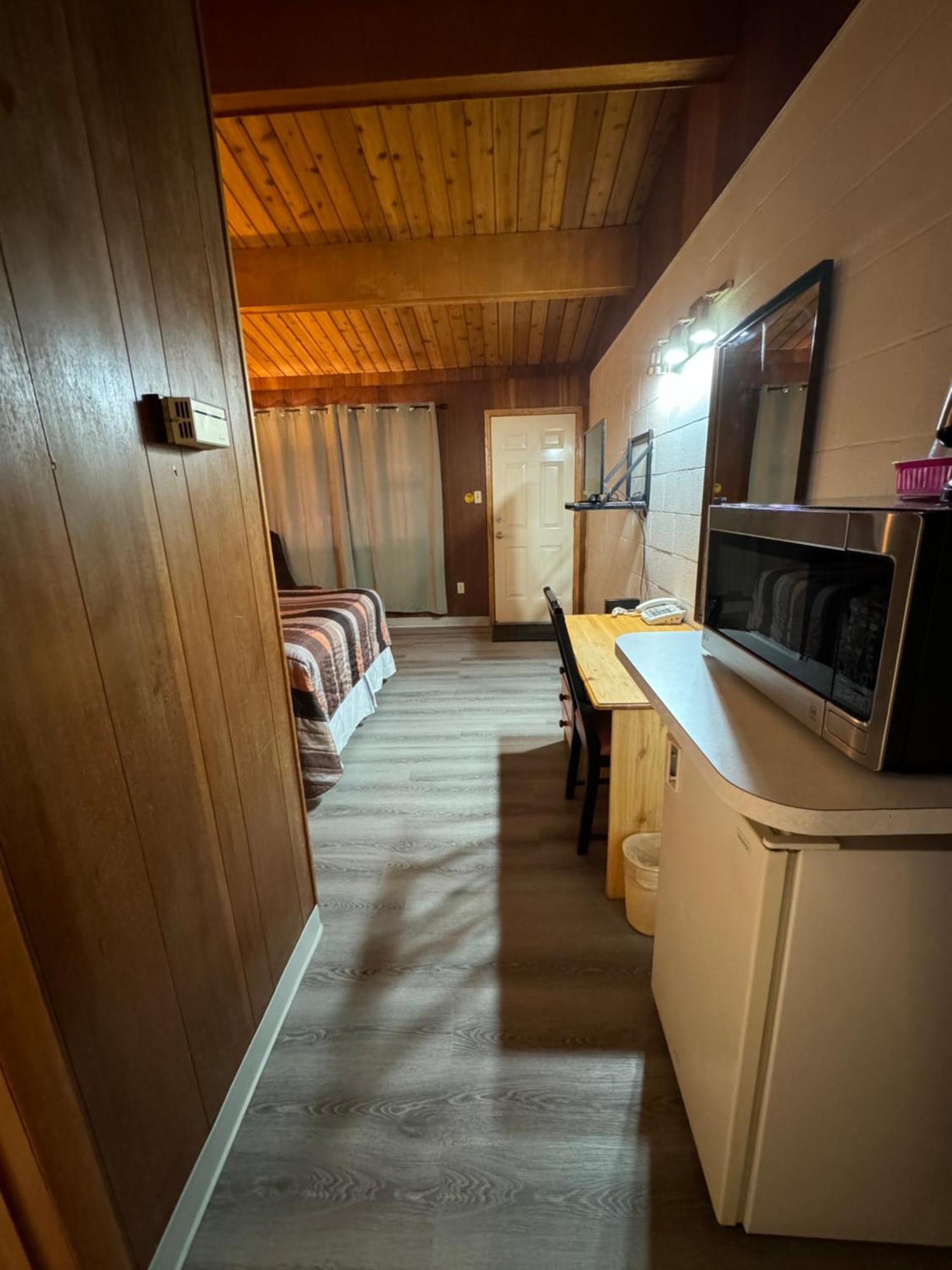 Ace Crown Motel Medicine Hat Luaran gambar