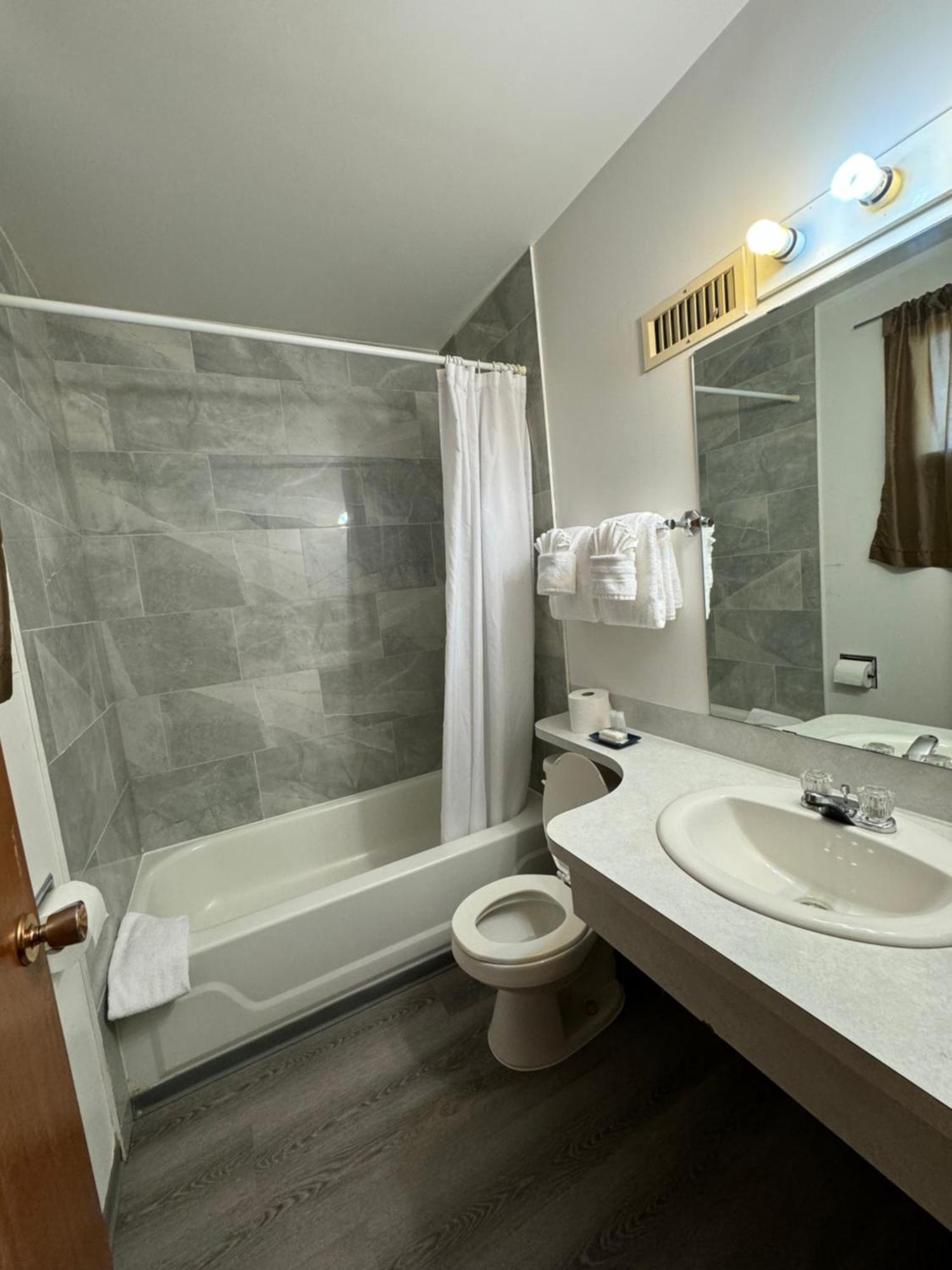 Ace Crown Motel Medicine Hat Luaran gambar
