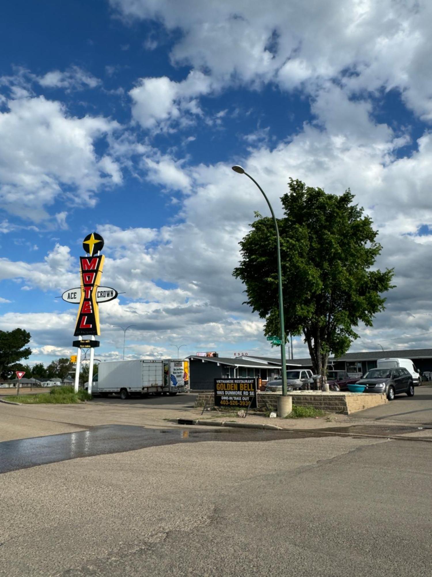 Ace Crown Motel Medicine Hat Luaran gambar
