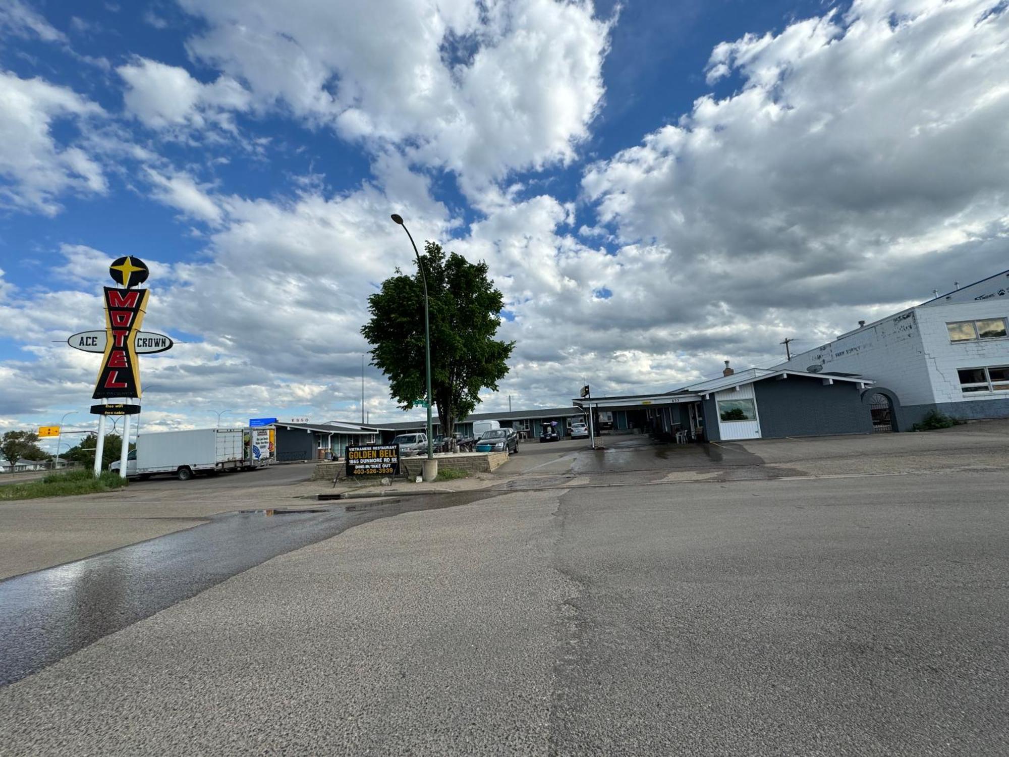 Ace Crown Motel Medicine Hat Luaran gambar