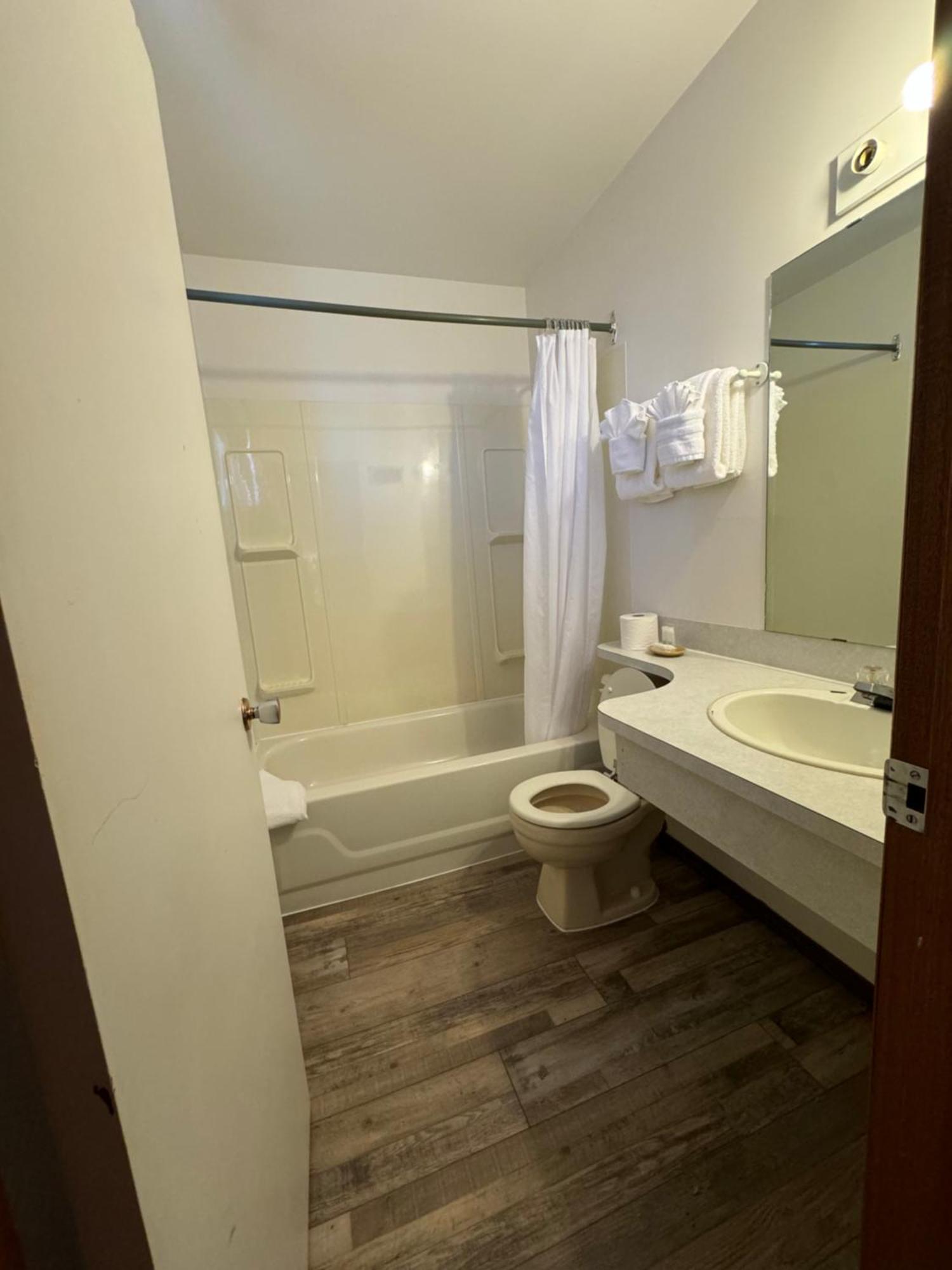 Ace Crown Motel Medicine Hat Luaran gambar