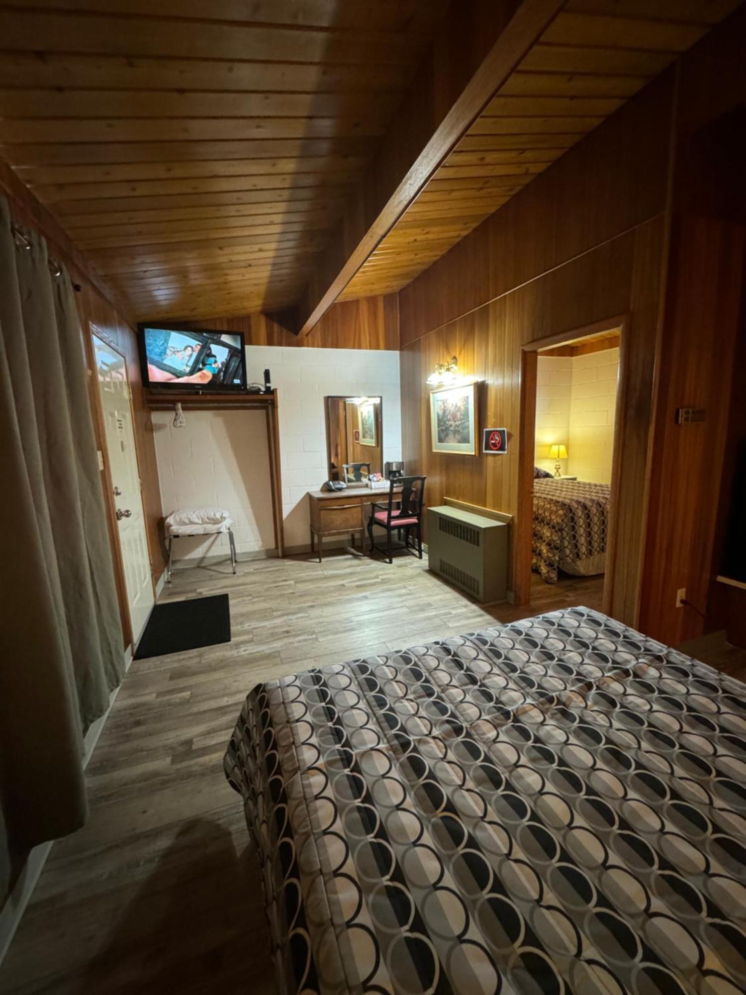 Ace Crown Motel Medicine Hat Luaran gambar