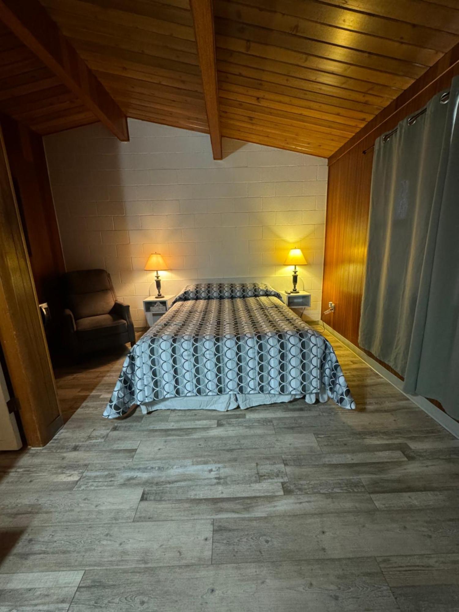 Ace Crown Motel Medicine Hat Luaran gambar