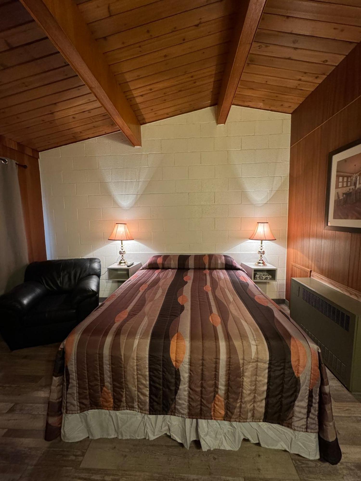 Ace Crown Motel Medicine Hat Luaran gambar