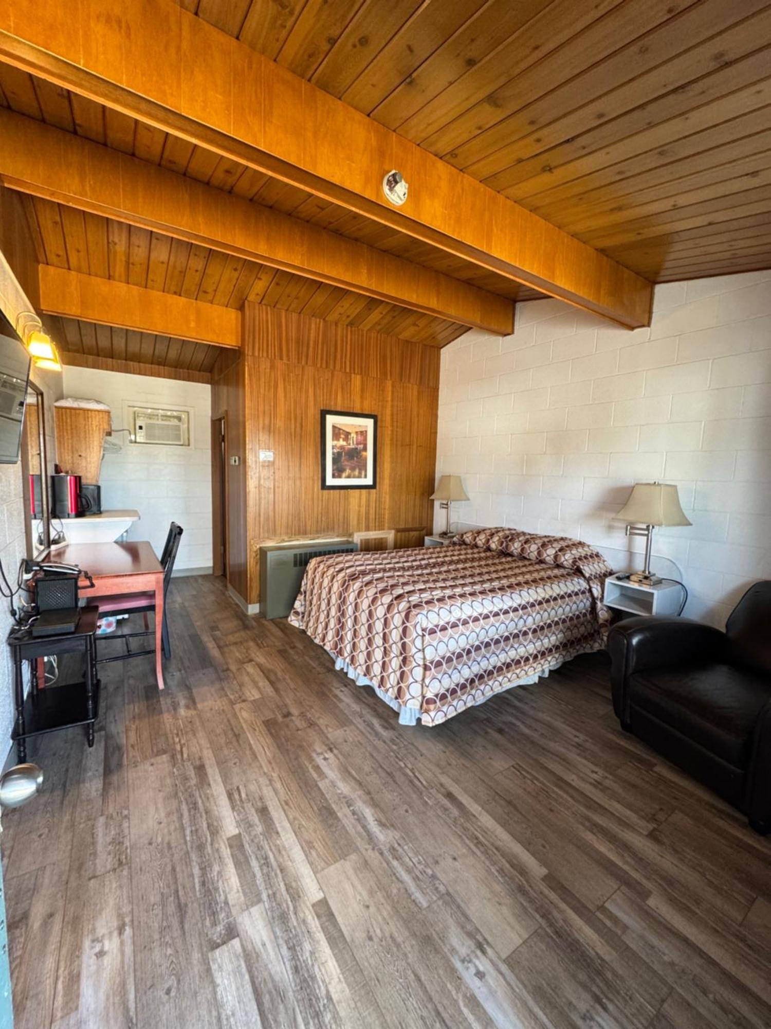 Ace Crown Motel Medicine Hat Luaran gambar