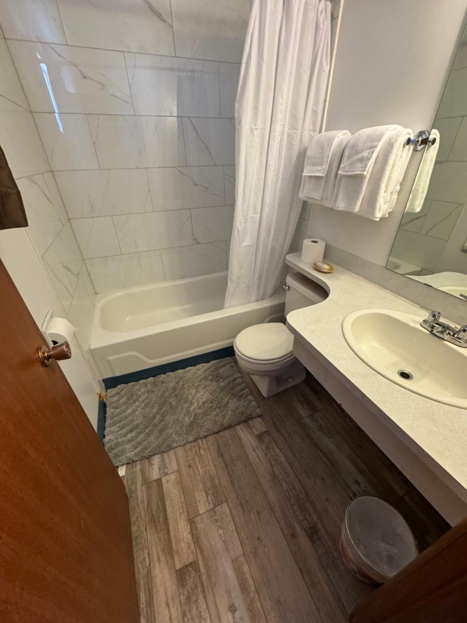 Ace Crown Motel Medicine Hat Luaran gambar
