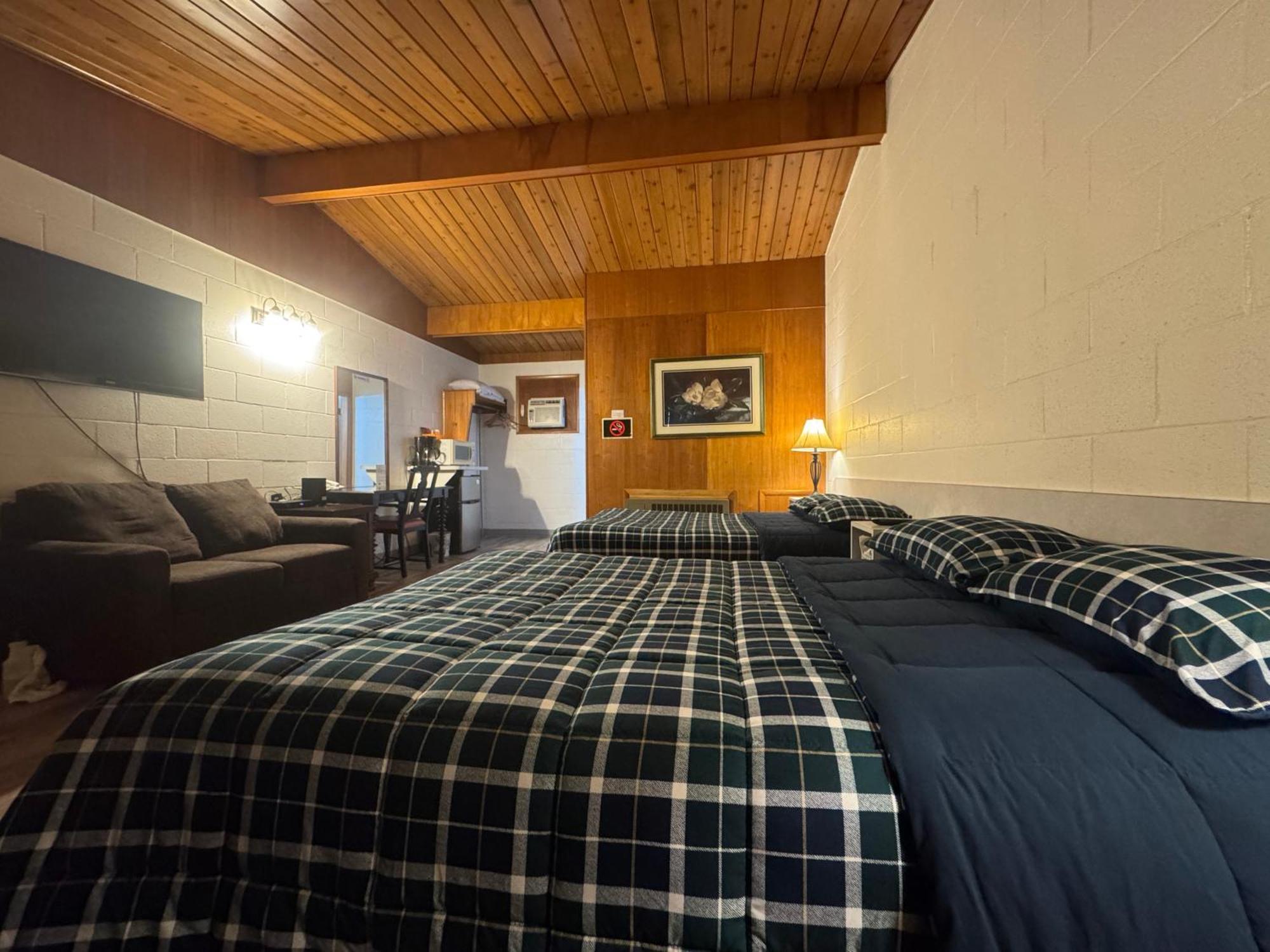 Ace Crown Motel Medicine Hat Luaran gambar