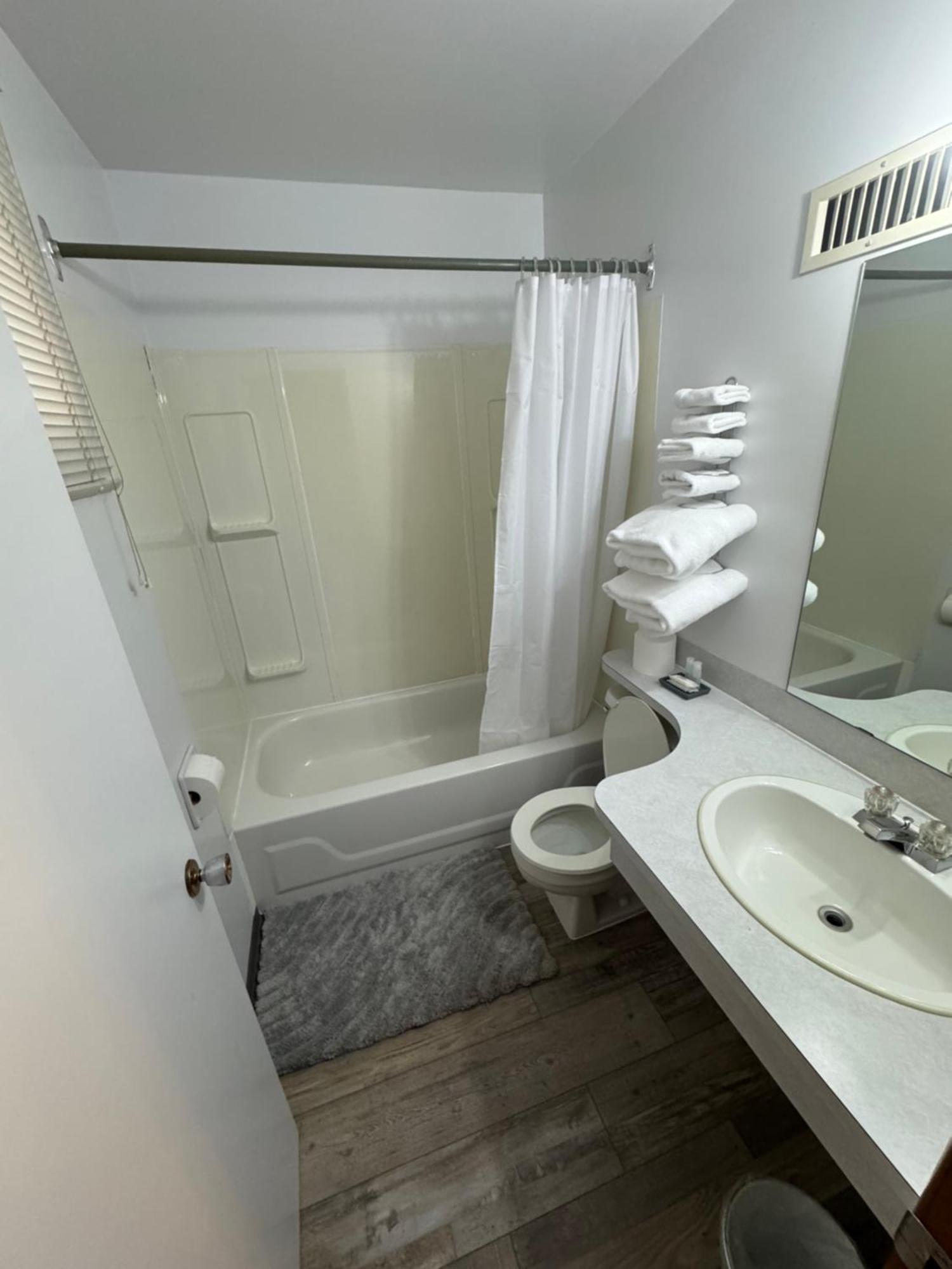 Ace Crown Motel Medicine Hat Luaran gambar