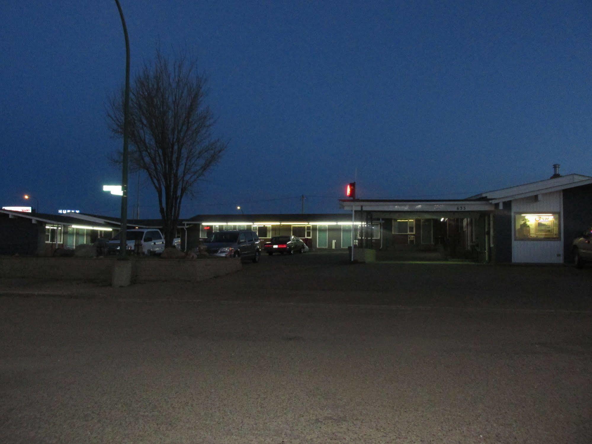 Ace Crown Motel Medicine Hat Luaran gambar