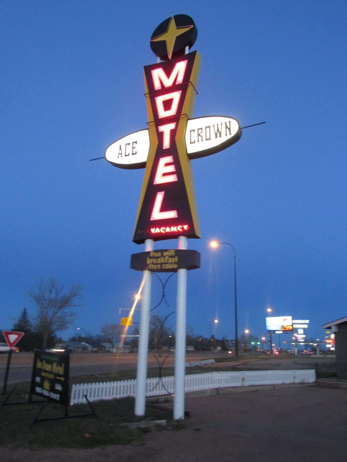 Ace Crown Motel Medicine Hat Luaran gambar