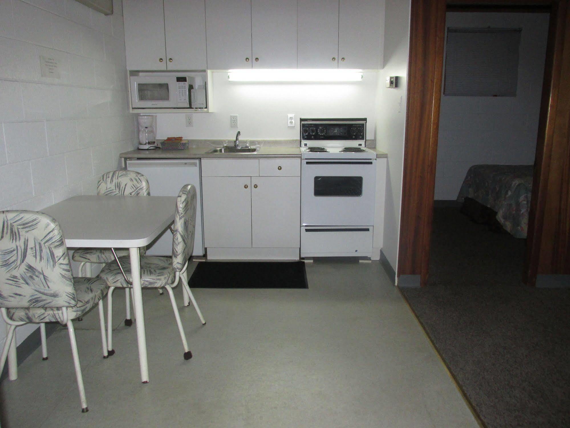 Ace Crown Motel Medicine Hat Luaran gambar